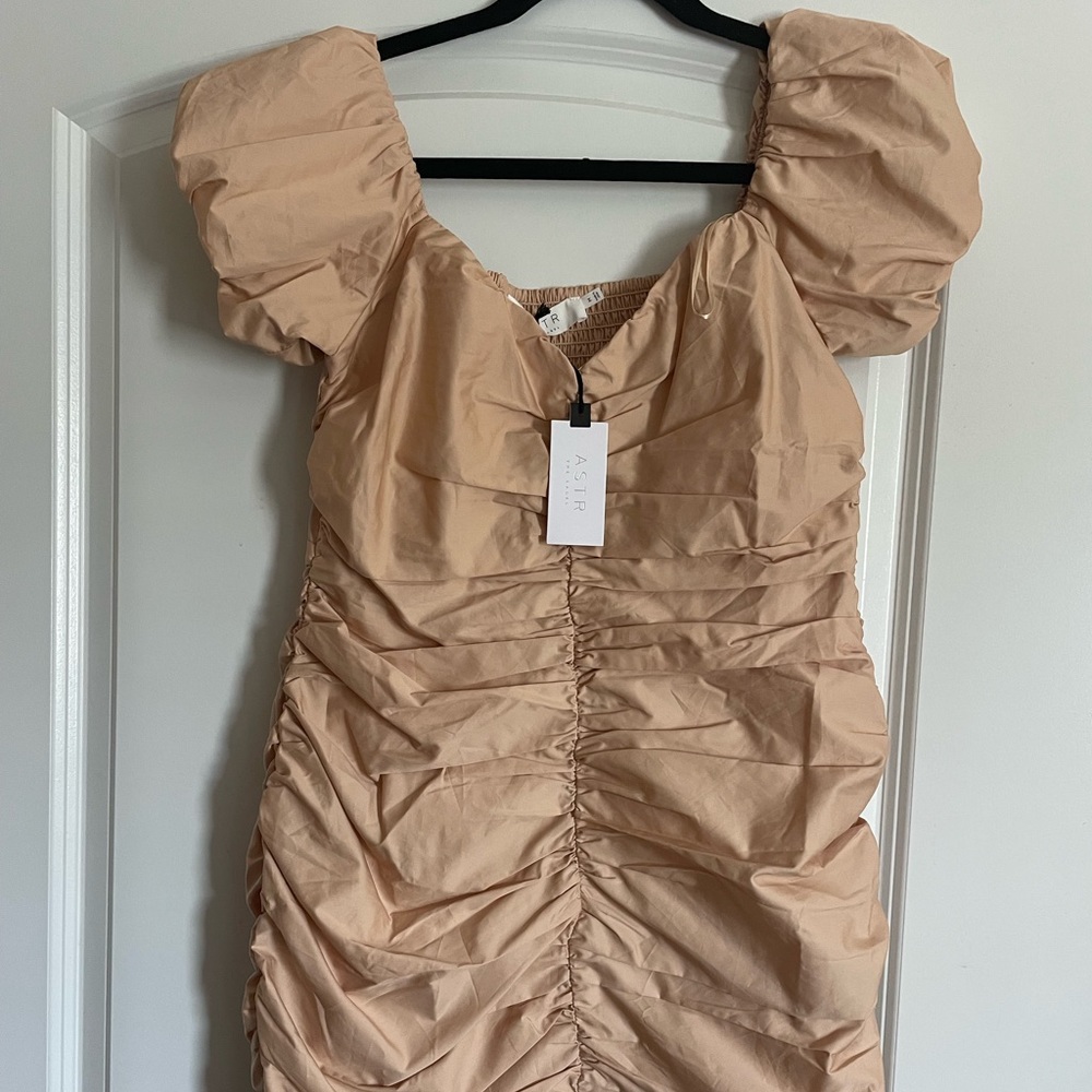 ASTR TYRA RUCHED PUFF SLEEVE MINI DRESS - Picture 2 of 4